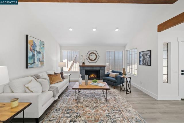 117 Brighton Rd, Alameda CA: https://media.crmls.org/mediaz/197ea3dc-5449-412d-b5f2-698728fe8d8e.jpg