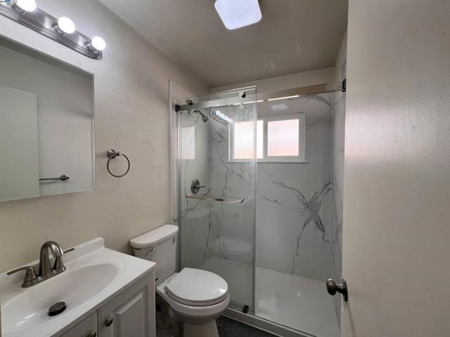 2119 94Th Ave, Oakland CA: https://media.crmls.org/mediaz/197ef602-f2ed-4998-a310-982d1dd5ac51.jpg