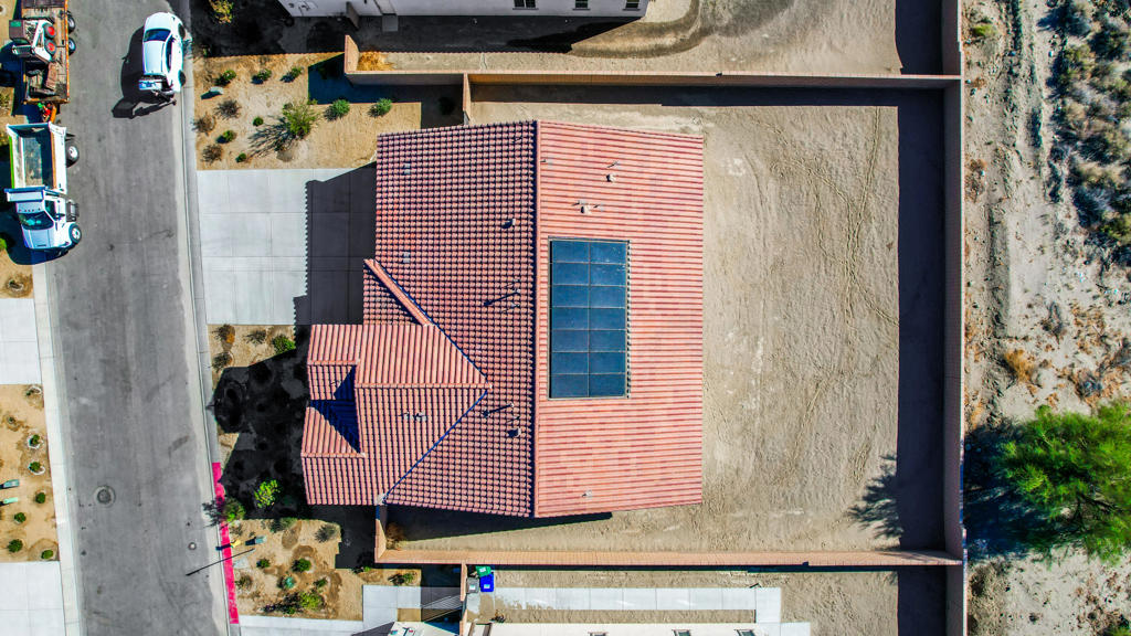 https://media.crmls.org/mediaz/197f1d03-5d38-4feb-9038-7ba84abf7c55.jpg?preset=X-Large