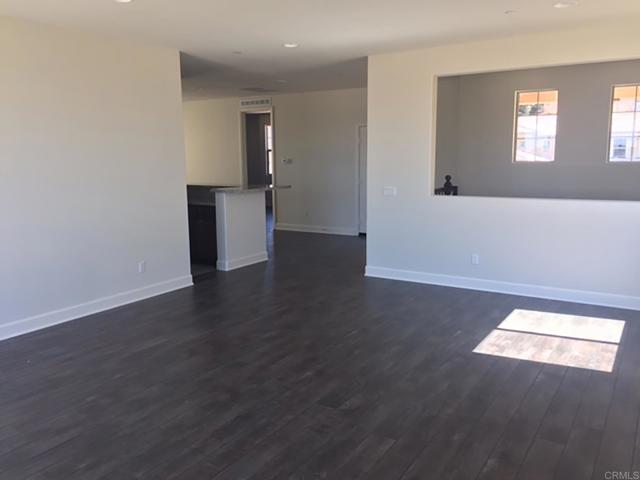 Detail Gallery Image 11 of 26 For 438 Cota Ln, Vista,  CA 92083 - 4 Beds | 3/1 Baths