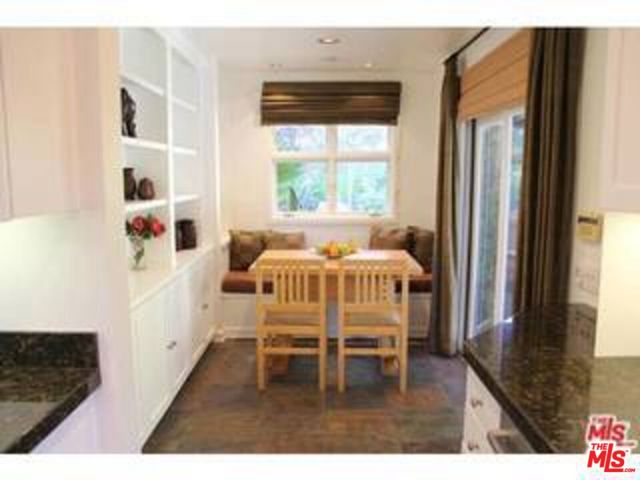 8049 Briar Summit Drive, Los Angeles CA: https://media.crmls.org/mediaz/197f95c5-f4d3-444f-b595-4b08dbc9ae3e.jpg