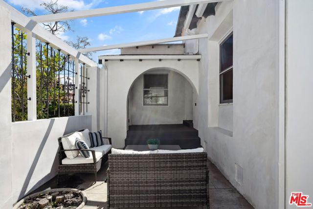 149 S Wetherly Drive, Beverly Hills CA: https://media.crmls.org/mediaz/198007ae-6ec6-4ba2-8ab7-9129a9ee3cb3.jpg
