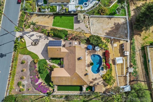 14298 Ipava Dr, Poway CA: https://media.crmls.org/mediaz/19809708-e999-4e9a-bc7e-e6f031fb5cac.jpg