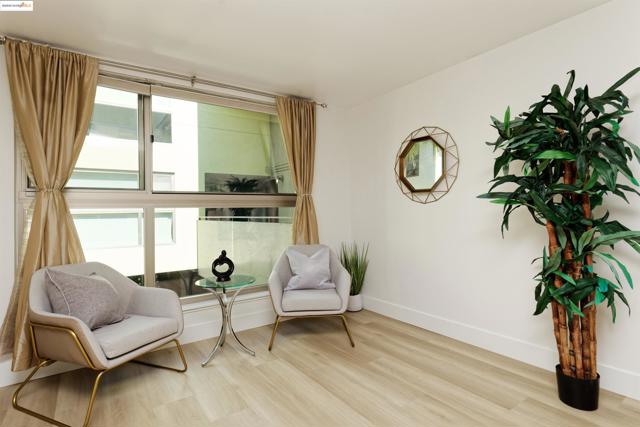 1201 Pine St, Oakland CA: https://media.crmls.org/mediaz/1980a119-dbad-48e2-bf7e-670787fe8522.jpg