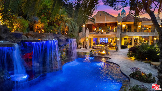 10066 Cielo Drive, Beverly Hills CA: https://media.crmls.org/mediaz/1980f125-3390-4e66-b771-c6c80e2fea99.jpg