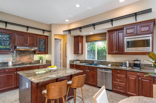 1052 Mountain Ash Ave, Chula Vista CA: https://media.crmls.org/mediaz/19810839-800f-446f-b61f-122a75c885a7.jpg