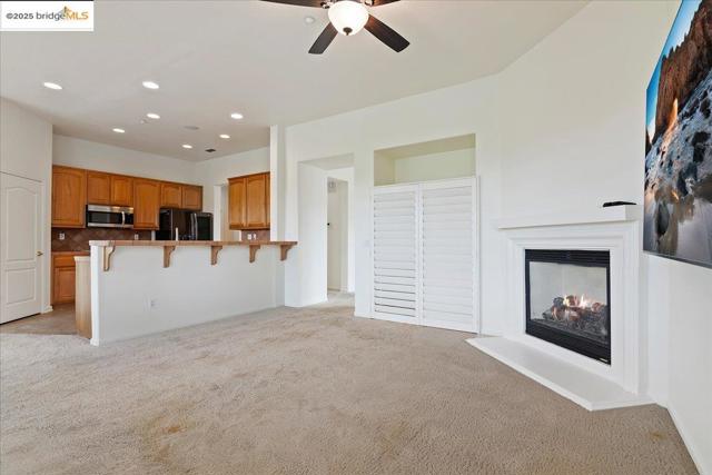 625 Pomona Dr, Brentwood CA: https://media.crmls.org/mediaz/198206b0-79c6-4273-ba31-2ed98b063ed2.jpg