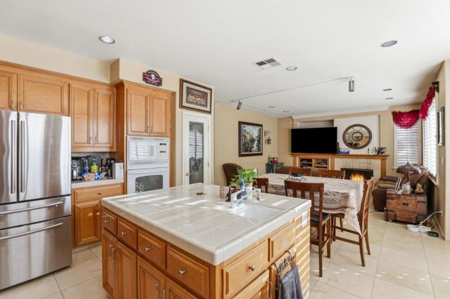 946 Martiri Court, Gilroy CA: https://media.crmls.org/mediaz/1982092d-c3bc-4c50-bffc-d1d41b549000.jpg