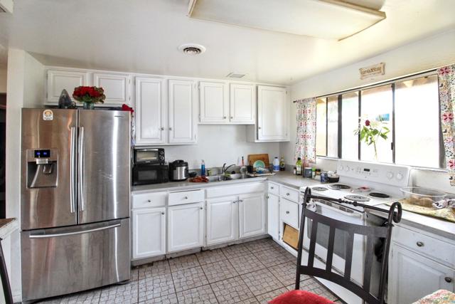 629 Pitman St, Escondido CA: https://media.crmls.org/mediaz/19821b03-438e-4195-9253-0792a59961d0.jpg