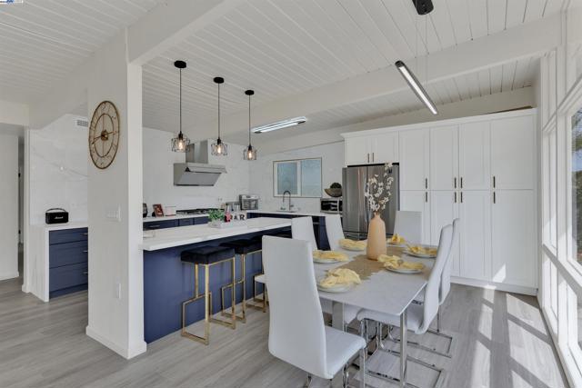1167 Temple Dr, Pacheco CA: https://media.crmls.org/mediaz/1982353b-ee41-4d84-b0a0-08819af59a5e.jpg