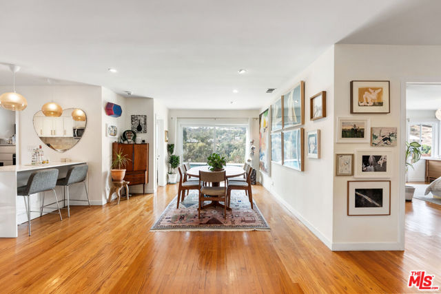 2316 Laurelmont Place, Los Angeles CA: https://media.crmls.org/mediaz/19823d8c-095a-4990-b717-0146ca3c289a.jpg