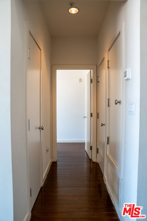 https://media.crmls.org/mediaz/1982577c-9eb2-4cea-aa5a-561c65aa3f04.jpg?preset=X-Large