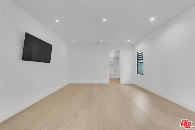 5456 Hazeltine Avenue, Sherman Oaks CA: https://media.crmls.org/mediaz/1982e296-5ccc-4c2b-a2dc-87758e47a3fe.jpg