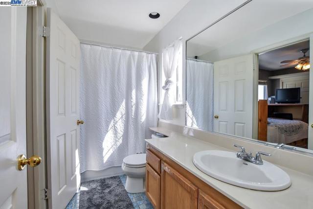 2218 Newport Ct., Discovery Bay CA: https://media.crmls.org/mediaz/19836730-43dc-4ac6-9f8a-b4cf718cdaca.jpg