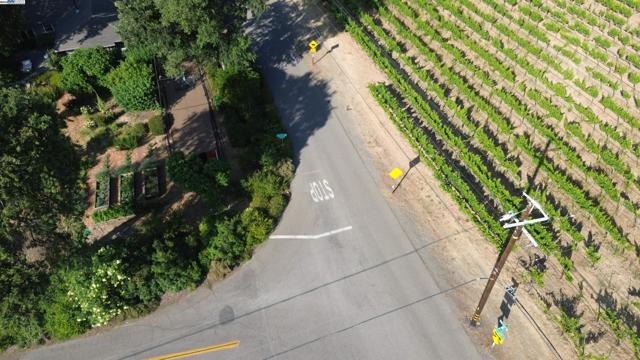 11311 Pine Flat, Healdsburg CA: https://media.crmls.org/mediaz/19839615-6c0e-4f1d-9b4b-ac9aa3eb9a9f.jpg