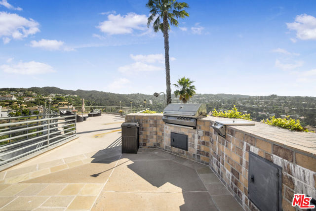 4001 Clarinda Drive, Tarzana CA: https://media.crmls.org/mediaz/1983978d-0124-4acf-b24b-3aa58b535244.jpg