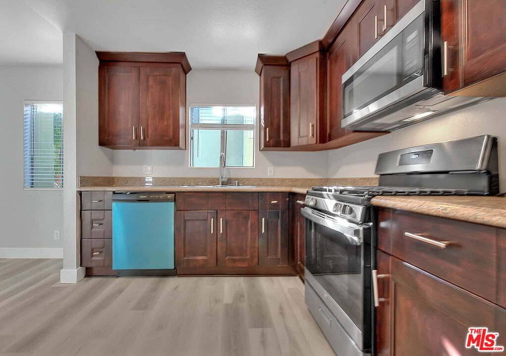 https://media.crmls.org/mediaz/1983aa9f-7c0a-4a6b-9a73-9e17c8c56bb9.jpg?preset=X-Large