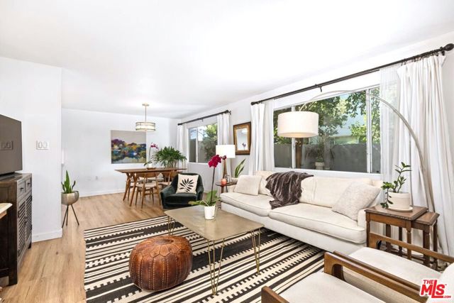 18611 Collins Street, E10 photo 6