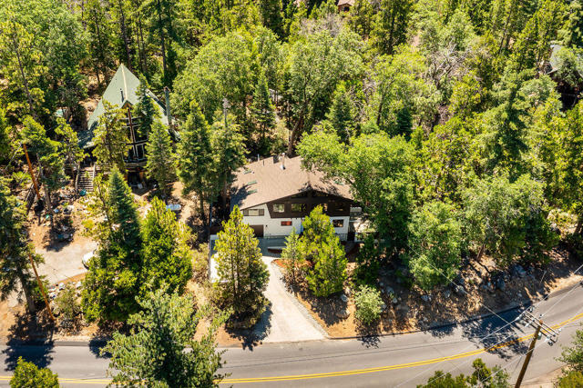 24718 Fern Valley Road, Idyllwild CA: https://media.crmls.org/mediaz/198418ea-6eb2-4ace-a075-5dda06a6b5c5.jpg