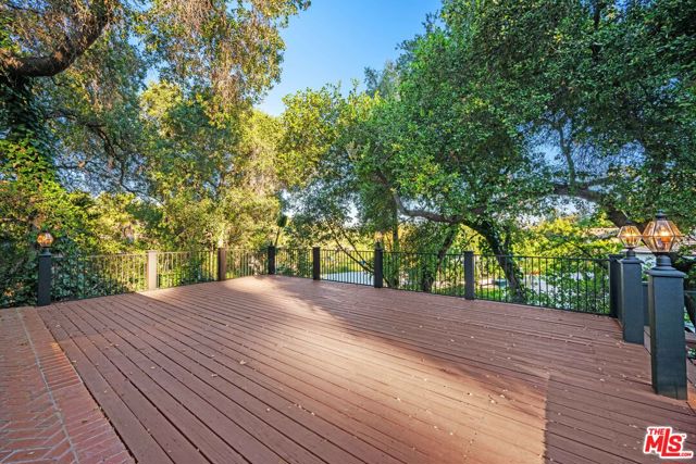 17449 Sumiya Drive, Encino CA: https://media.crmls.org/mediaz/19841fa8-0b2a-4440-8699-3e7b78a1e04b.jpg