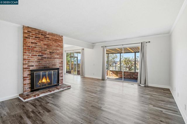 931 N Camino Alto Drive, Vallejo CA: https://media.crmls.org/mediaz/1984a3bf-0a18-4978-a2fe-a58f6dc8ca5f.jpg