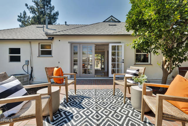 410 W Spazier Avenue, Burbank CA: https://media.crmls.org/mediaz/1984d776-3d1d-419b-9fd6-aef103d5c6a2.jpg