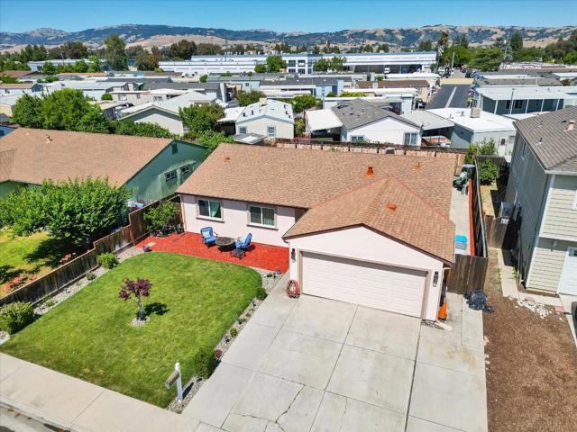 8100 Springdale Court, Gilroy CA: https://media.crmls.org/mediaz/19851e56-9728-4e58-8b2c-adb0a057034a.jpg