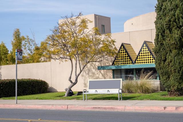 Bus stops located within a few blocks in several directions!