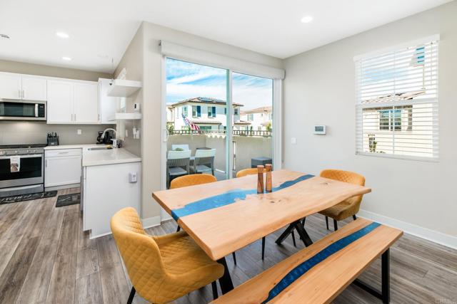 Detail Gallery Image 5 of 32 For 4352 Nautilus Way #5,  Oceanside,  CA 92056 - 4 Beds | 4 Baths