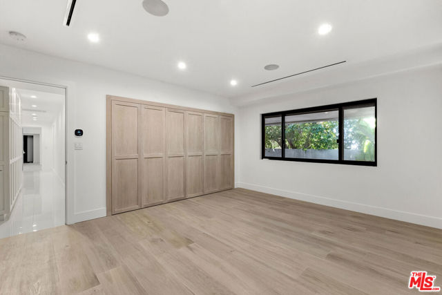 4423 Bergamo Drive, Encino CA: https://media.crmls.org/mediaz/1987557d-a870-4b0c-9338-9f9f0d8d907a.jpg