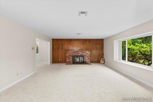 13128 Via Del Toro, Poway CA: https://media.crmls.org/mediaz/198776e0-21f6-4401-a123-2989433249af.jpg