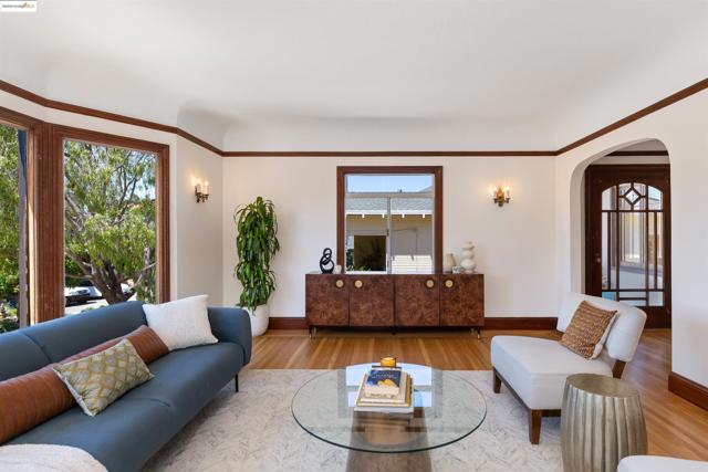 1351 Carlotta Ave, Berkeley CA: https://media.crmls.org/mediaz/198778ba-dace-42c4-b0f4-dee73daf7455.jpg