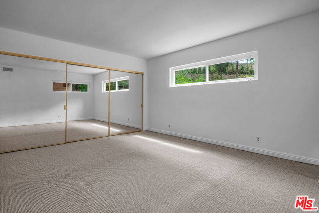 2925 Dona Susana Drive, Studio City CA: https://media.crmls.org/mediaz/1987fa6a-7ef2-4fa7-a21b-06b593b6c621.jpg