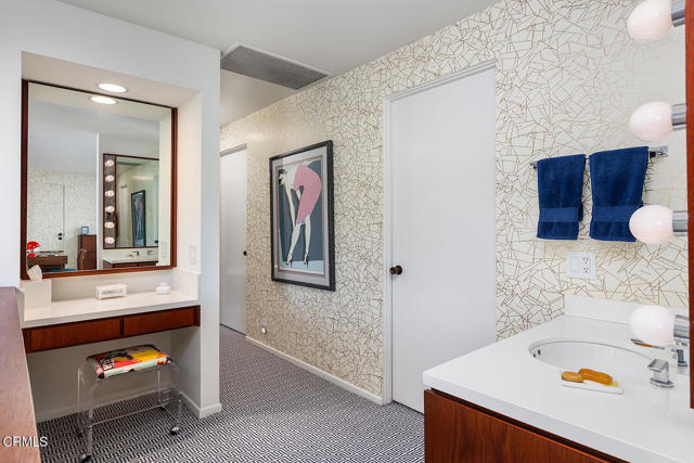 1055 Sherwood Road, San Marino CA: https://media.crmls.org/mediaz/1988bb5d-a811-4192-815d-313e64370b87.jpg