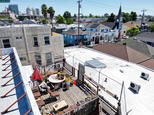 2521 San Pablo Ave, Oakland CA: https://media.crmls.org/mediaz/1988bbdb-d054-4de9-84c7-e14b31f02cd9.jpg