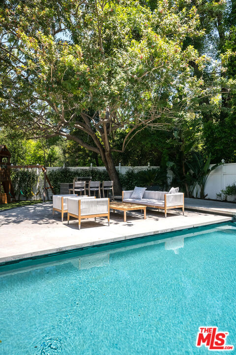 3544 Laurel Canyon Boulevard, Studio City CA: https://media.crmls.org/mediaz/1988c0d8-f06e-4de1-a6da-6778811a8130.jpg