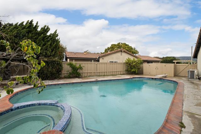 5416 Horse Ridge Way, Bonita CA: https://media.crmls.org/mediaz/1988d611-e364-4f02-8918-01a48c41fbf2.jpg