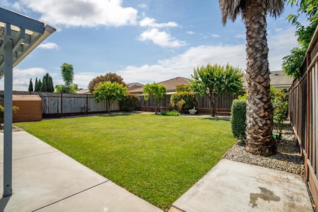 1221 Jacqueline Drive, Hollister CA: https://media.crmls.org/mediaz/19893592-2486-4228-a4d9-5c71b01b2e18.jpg