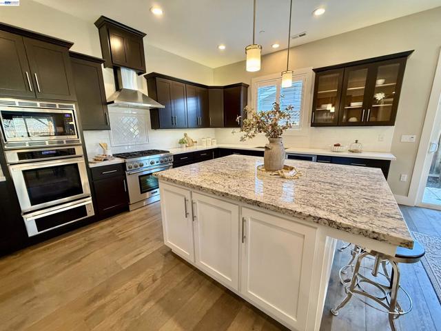 1500 Arroyo Rd, Livermore CA: https://media.crmls.org/mediaz/19893bce-95b3-483c-beb9-b44928546ab3.jpg