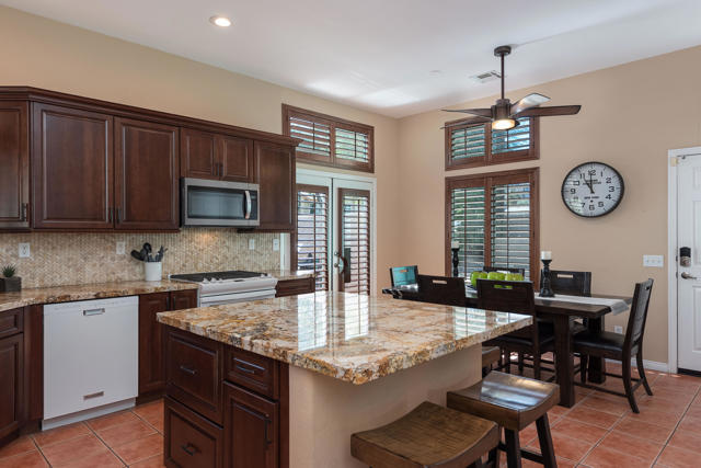 77680 Calle Madrid - Kitchen/Dining Area