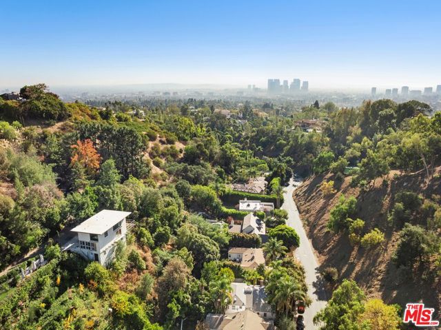 1311 Braeridge Drive, Beverly Hills CA: https://media.crmls.org/mediaz/1989a37d-808d-4f29-98c7-2509aa0a4f0b.jpg
