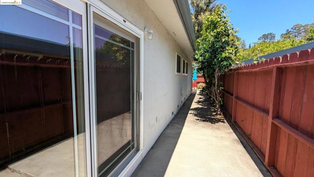 5126 La Honda RD, El Sobrante CA: https://media.crmls.org/mediaz/1989fb62-41c7-493a-9be5-66525ec80bf5.jpg