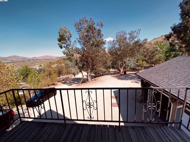 31733 Lake Meadow Rd, Acton CA: https://media.crmls.org/mediaz/198a2974-f647-4fe3-8463-197bad7d7496.jpg