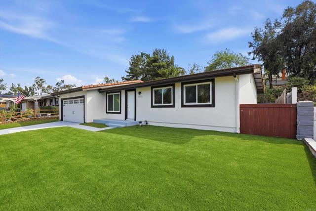 Detail Gallery Image 4 of 28 For 13641 Carriage Rd, Poway,  CA 92064 - 3 Beds | 2 Baths