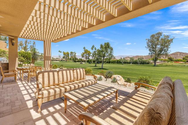 49006 Foxtail Lane, Palm Desert CA: https://media.crmls.org/mediaz/198aa081-2419-46c9-b8d2-4e2d3218e143.jpg