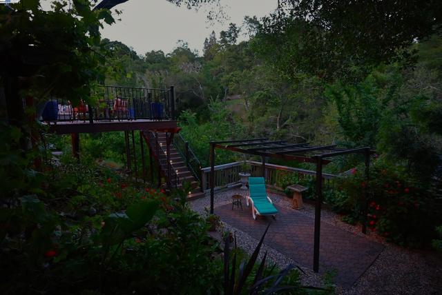 38 Saint Stephens Dr., Orinda CA: https://media.crmls.org/mediaz/198b4c88-ceb0-432b-b419-1f636797258e.jpg
