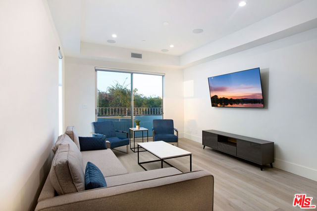 6066 Saturn Street, Los Angeles CA: https://media.crmls.org/mediaz/198bee25-0435-49cc-ae4f-b1b1e4eb4c01.jpg