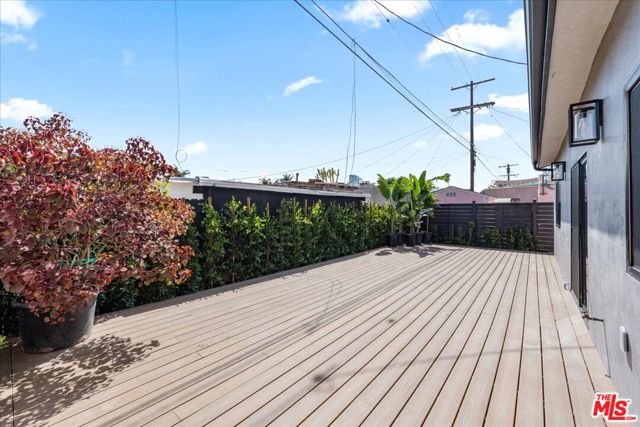 5530 Geer Avenue, Los Angeles CA: https://media.crmls.org/mediaz/198c2449-5ffd-4101-b59e-daa356d6acd0.jpg