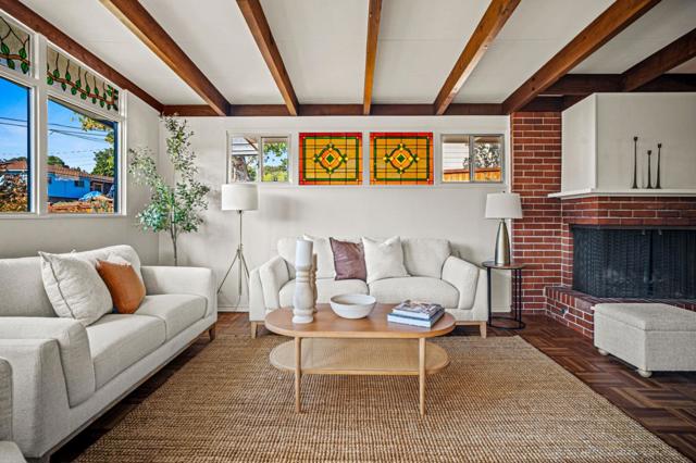 831 Arlington Place, Del Rey Oaks CA: https://media.crmls.org/mediaz/198e8299-7e32-4449-998e-53d5ff16e642.jpg