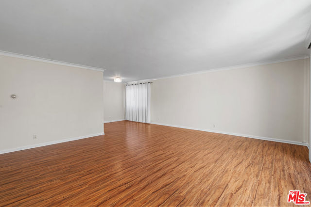 818 S Lucerne Boulevard, Los Angeles CA: https://media.crmls.org/mediaz/198ea288-efda-4a9c-a97d-40bfaef232db.jpg